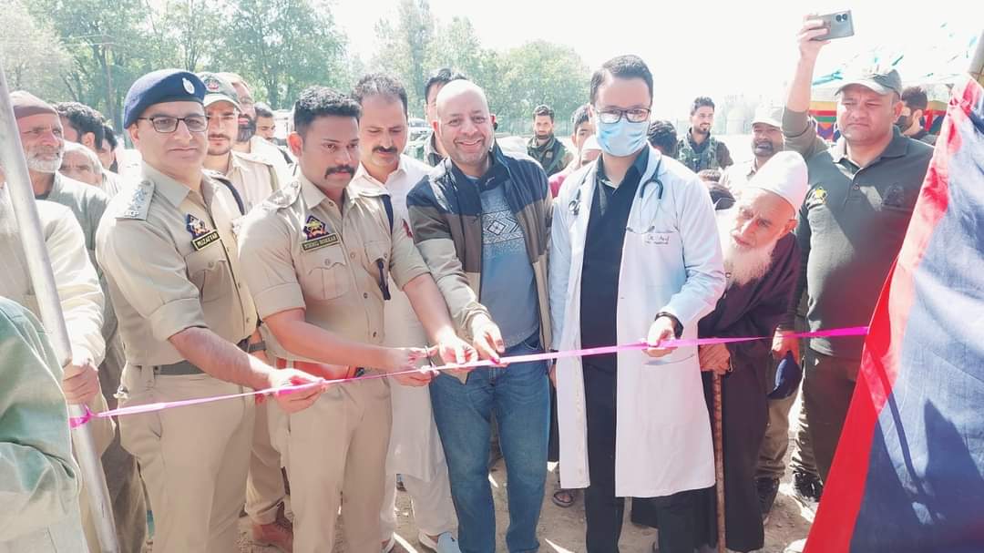 Ganderbal Police organized Free medical camp at Chattergul Kangan