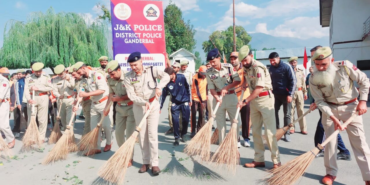 Ganderbal Police Organises “Swachhata Hi Seva Pakhwada” Cleanliness drive in Ganderbal