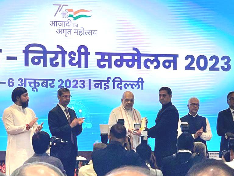 Home Minister Honours SSP Srinagar, Rakesh Balwal, With ‘Excellence in Investigation’ Award