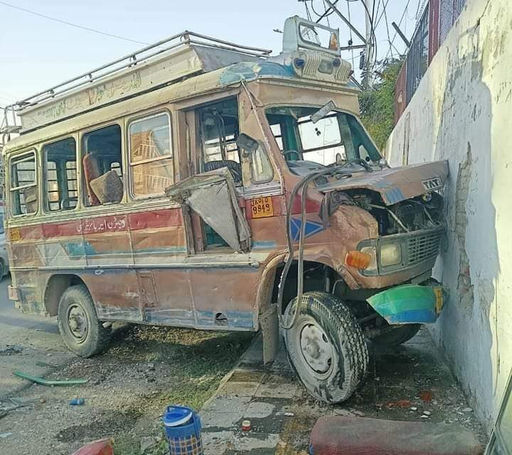 Driver dies after passenger bus turns turtle in Srinagar outskirts