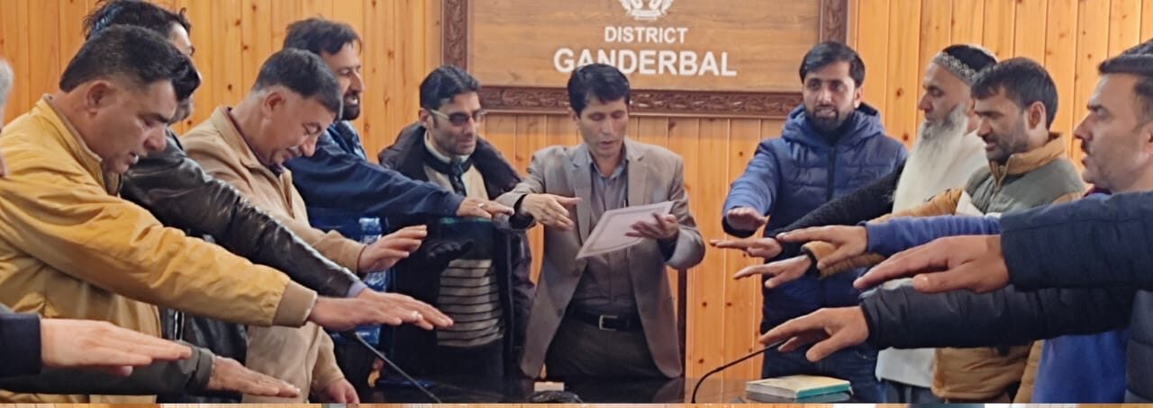 Vigilance Awareness Week: Integrity Pledge held across all offices of Ganderbal;ADDC administrated pledge among officers/officials at Mini Secretariat