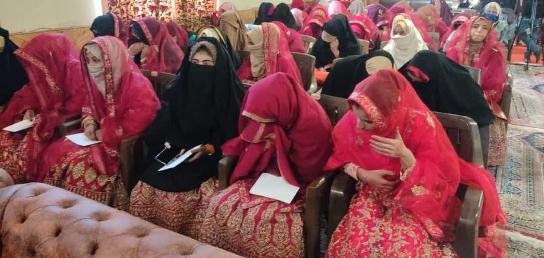 40 Couples Tie Nuptial Knots in Mass Marriage Ceremony in Kashmir