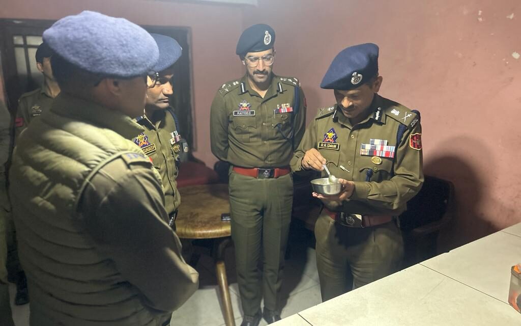 DGP J&K visits PP Mir Bazar; briefs officers; shares a meal in Police post mess; rewards officials for dedication to people