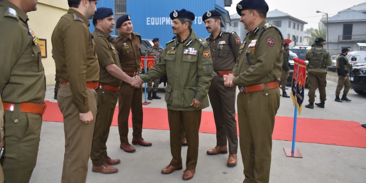 DGP visits Shopian, Pulwama;Chairs joint meeting of Army, CRPF & Police officers;Reviews Security scenario