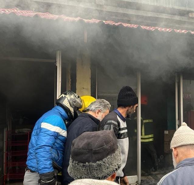 Departmental store damaged in fire in Srinagar’s Gojwara