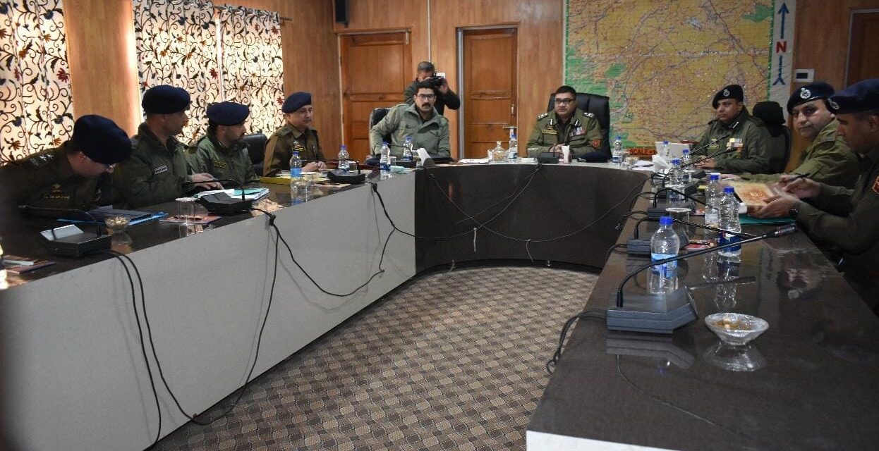 IGP Kashmir visits Shopian & Pulwama; Chairs security review meetings;Keep strict surveillance over the ANEs, Intensify the war against the drug menace: IGP Kashmir