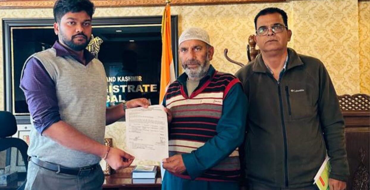 DC Ganderbal hands over ex-gratia relief to victim families of road accidents