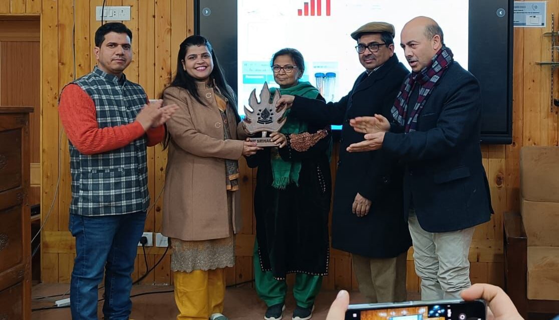 Prominent Scientist Dr. Pooja delivers expert talk on ‘MXene’ at NIT Srinagar