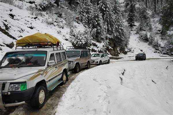 Traffic movement suspended on Tangdar-Chowkibal road