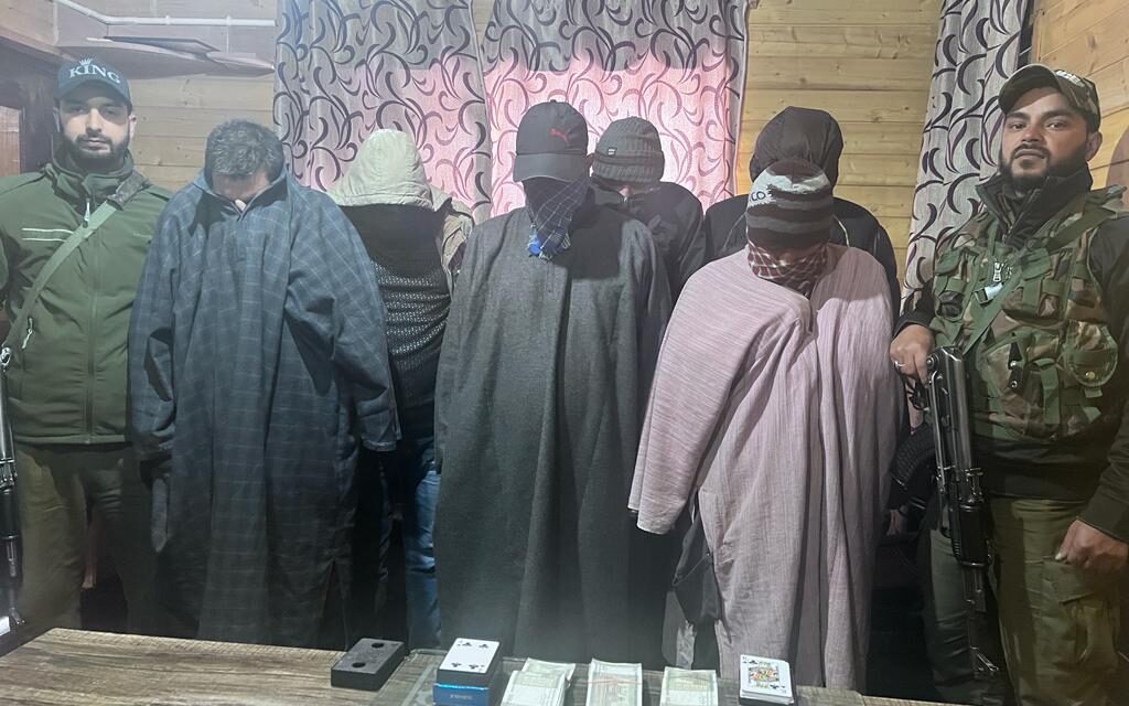 Police arrests 06 gamblers in Baramulla; Stake money seized