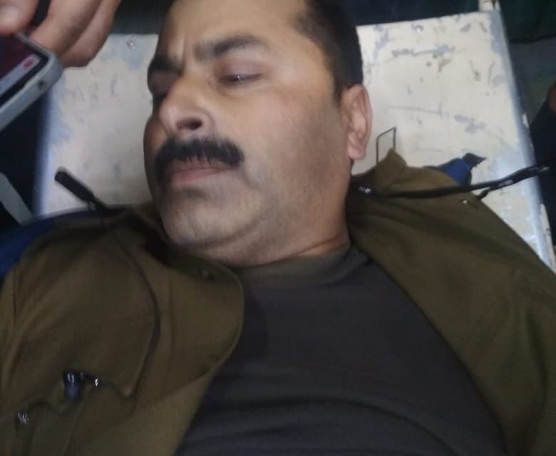 Police man shot at, injured in Bemina, Sgr