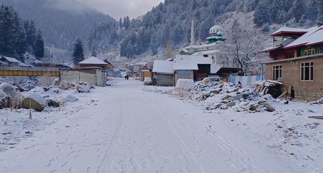 Gurez valley receives another spell of fresh snowfall