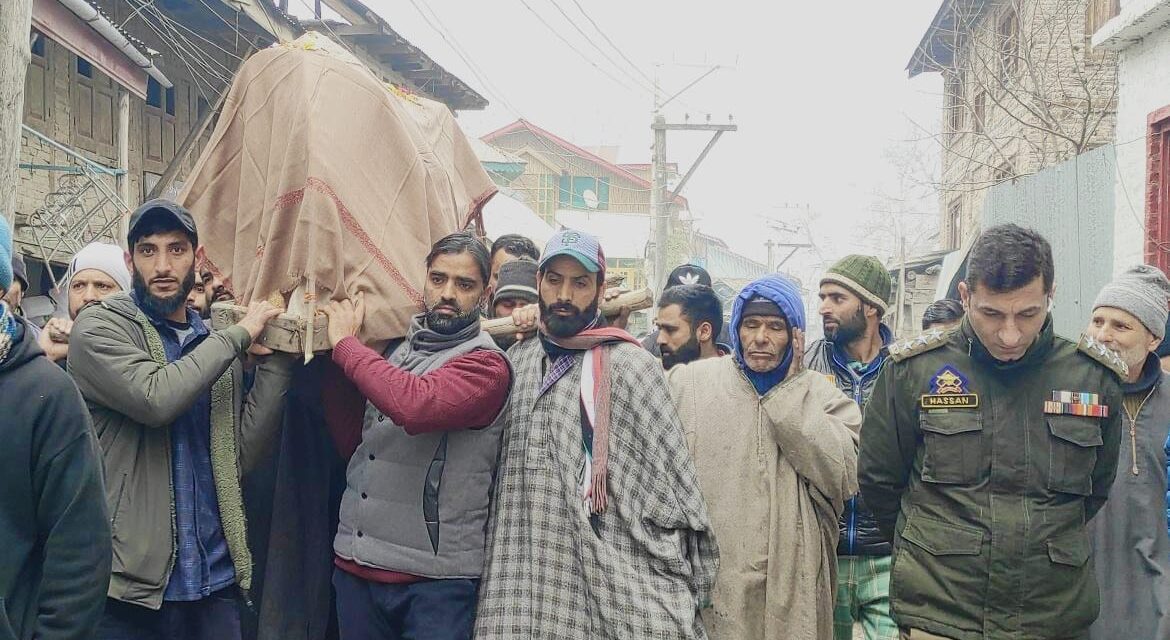 Muslims help perform last rites of Kashmiri Pandit in Tullamulla Ganderbal.