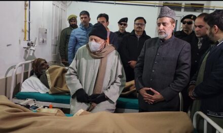 Dr. Farooq Abdullah visits injured civilians in Rajouri;Calls for impartial probe into incident, prays for speedy recovery of injured
