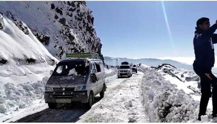 Mughal Road Closed Due To Fresh Snowfall