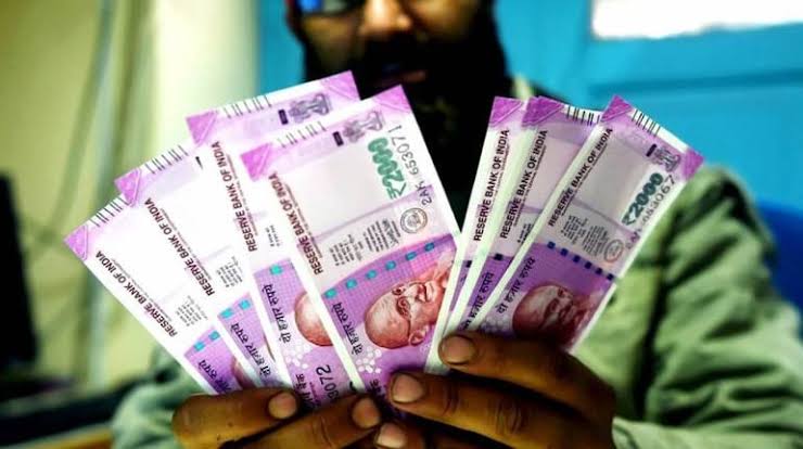 Rs 2,000 notes totalling Rs 9,760 cr still with public: RBI