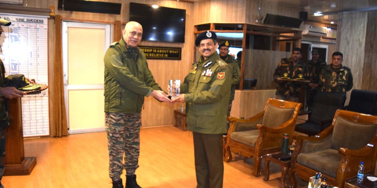 DGP J&K visits Victor Force Awantipora; appreciates synergy between forces 