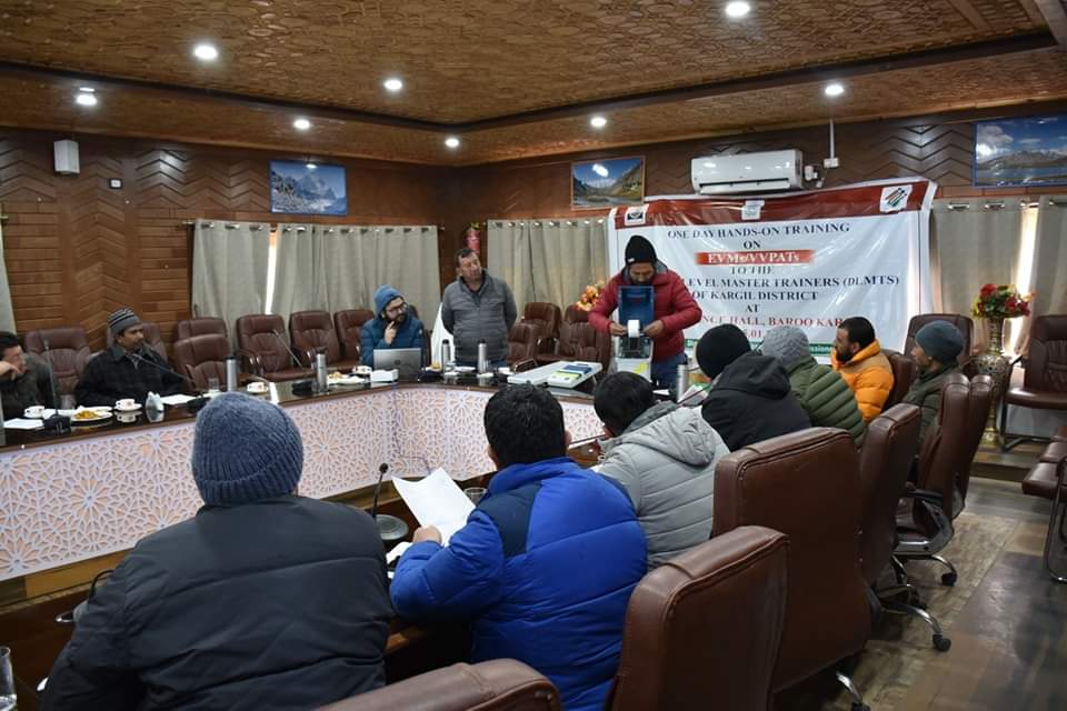 Training program on EVMs held in Kargil 
