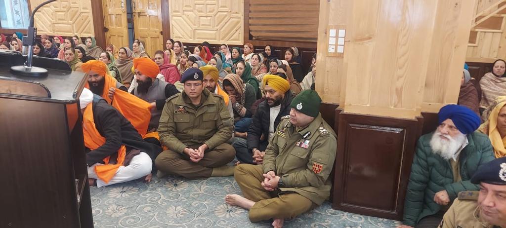 IGP Kashmir Visits Gurudwara Rainawari; Reviews arrangements for devotees