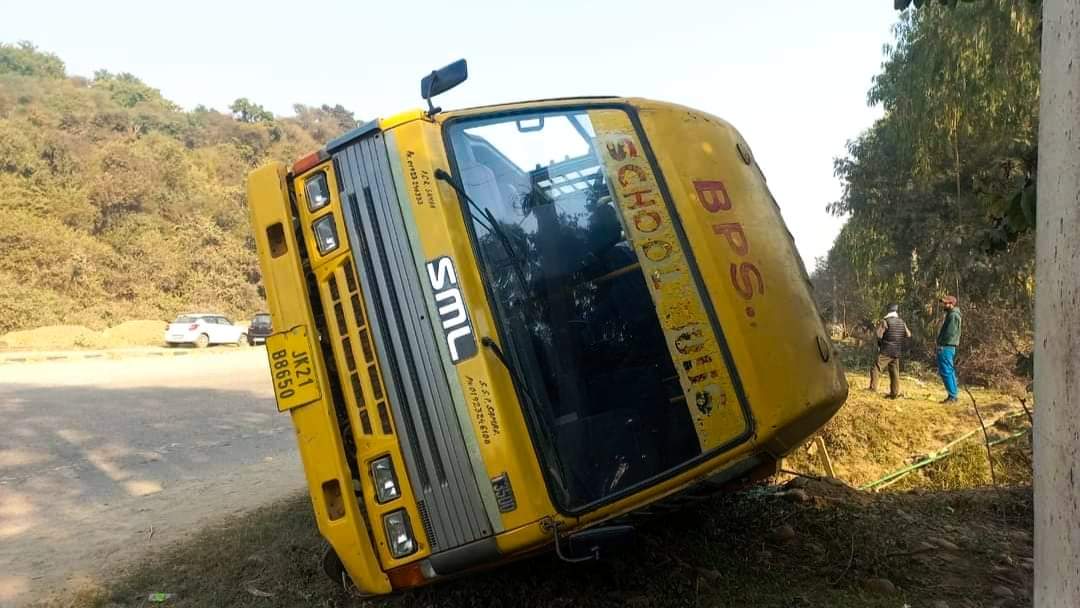 School Bus Meets With Accident in Samba, 7 Students, 2 Teachers Injured