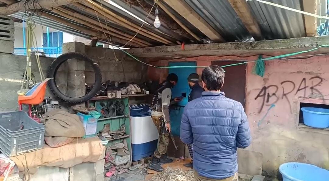 6 injured after being attacked by wild boar in Kulgam