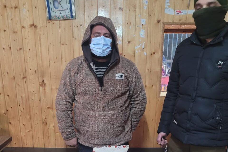 Ganderbal Police held Drug Peddler, Vehicle Seized