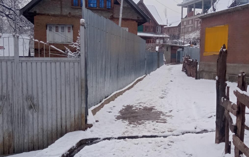 Light rain, snow in Valley parts as night temp rises considerably in J&K
