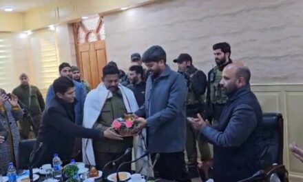District Admin bids warm farewell to outgoing SSP Ganderbal