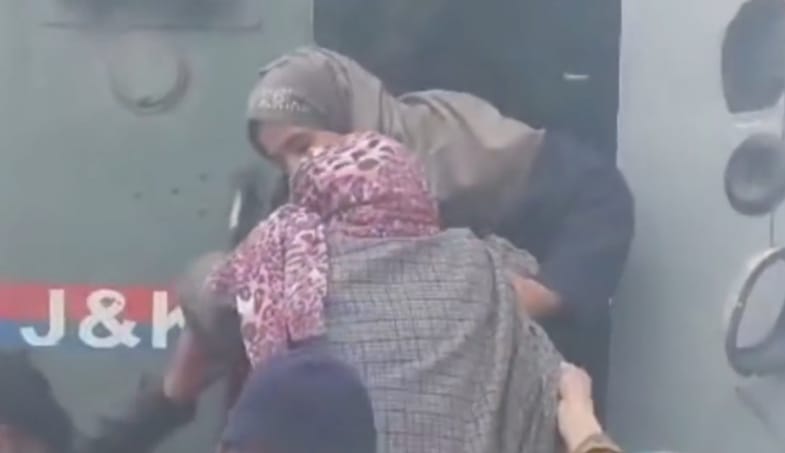 Kulgam police facilitates pregnant woman to hospital