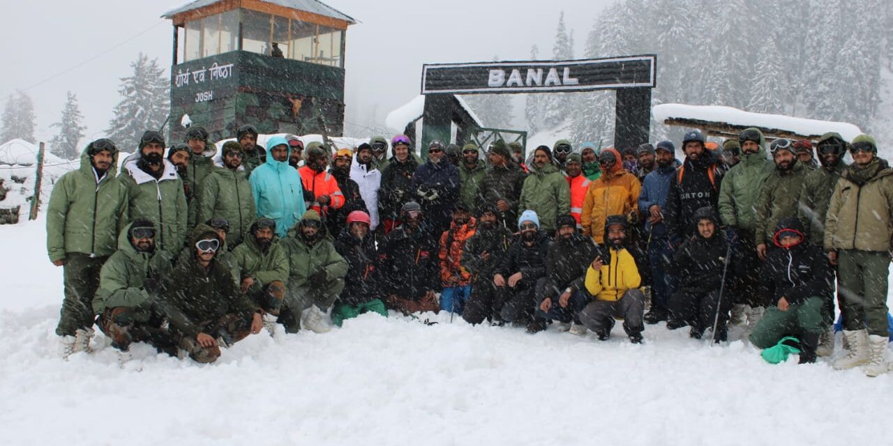 Army rescues stranded skiers in North Kashmir