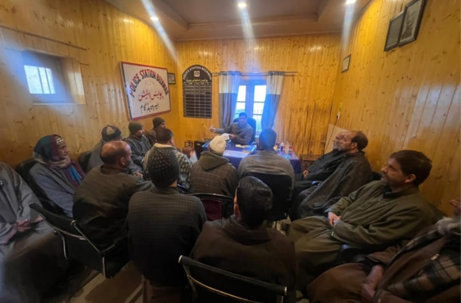 Police facilitates PCPG meeting in Budgam