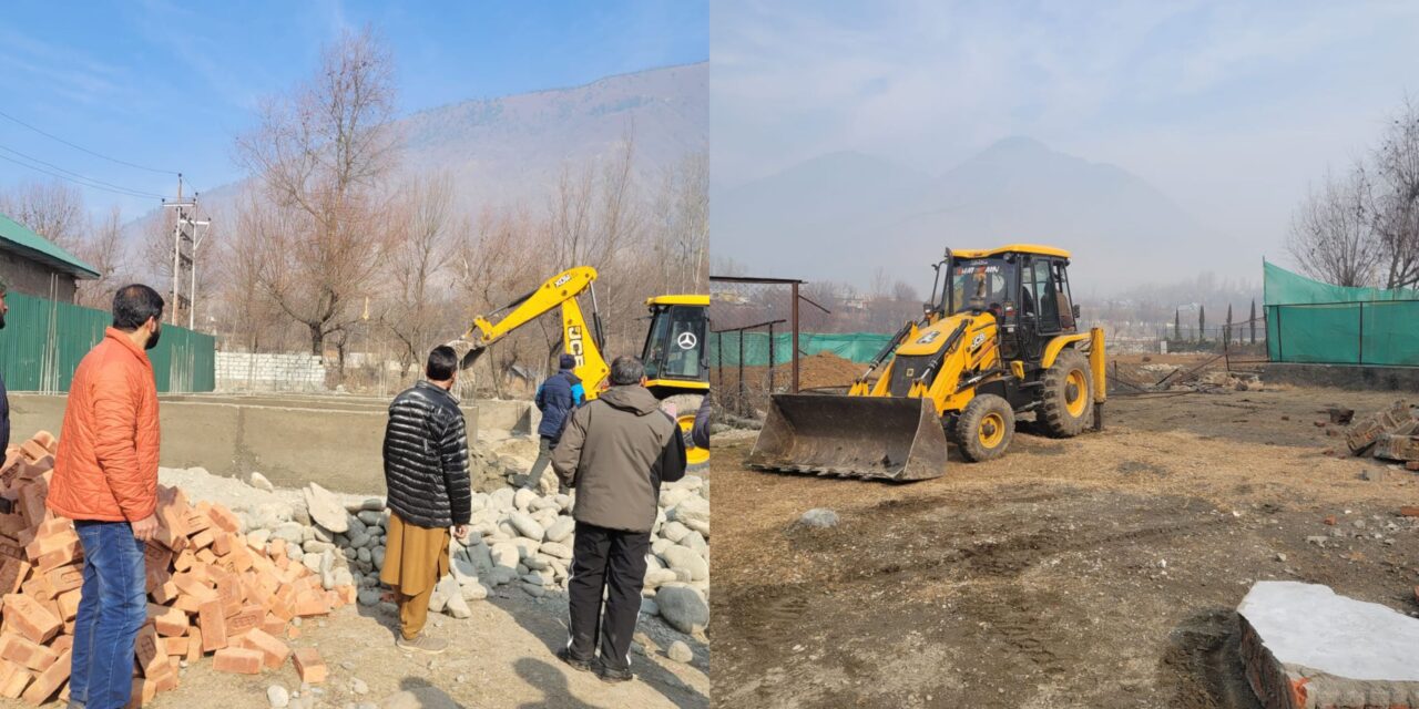 Massive demolition drive held in Kangan areas;District admin warns people, violators will be dealt strictly under law