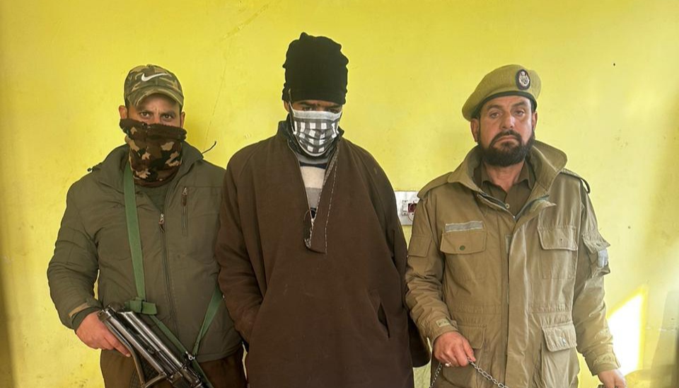 Ganderbal Police arrested a notorious drug peddler