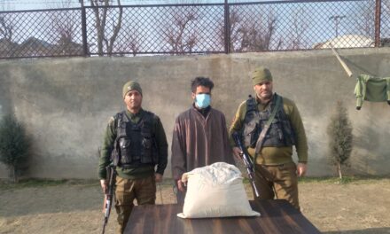 Police arrests a drug peddler in Kulgam; Contraband substance recovered