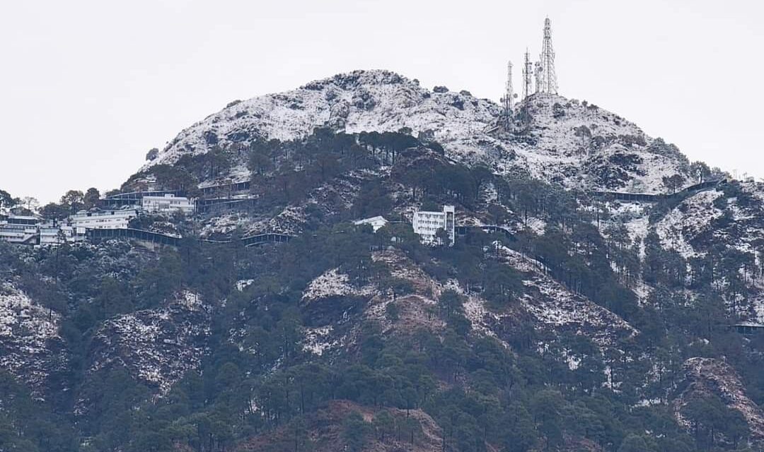 Snowfall at Vaishnodevi shrine rains in Jammu