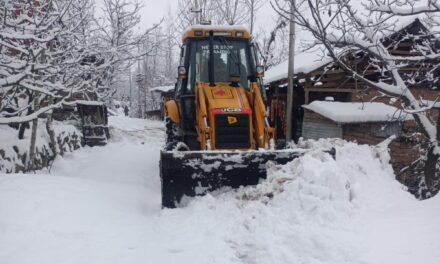 R&B clears snow from 200KM strech of roads in Ganderbal:Executive Engineer Tatheer Manzoor
