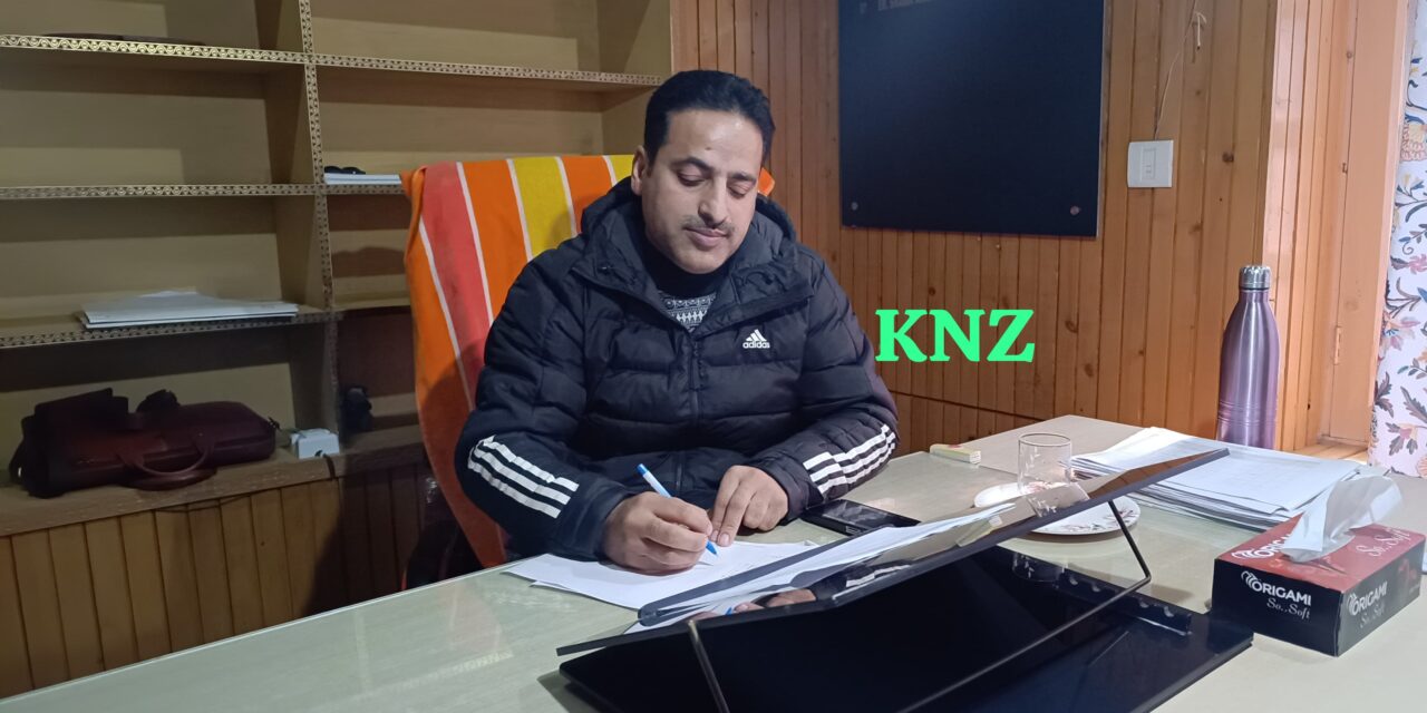 PMGSY Ganderbal Starts Snow Clearance operation In Ganderbal