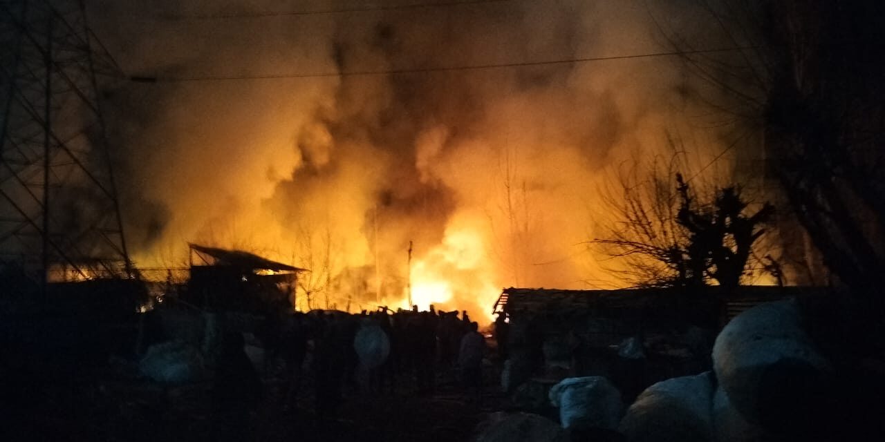 7 Shanties, 4 Cowsheds Damaged in Overnight Fire Mishap in Srinagar Locality