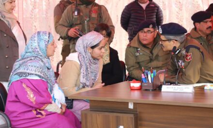 DGP J&K visits Baramulla; presides over Public Grievance Redressal Programme, officers meeting