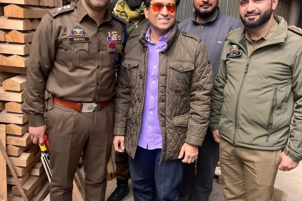 Sachin Tendulkar visits bat factory in Pulwama