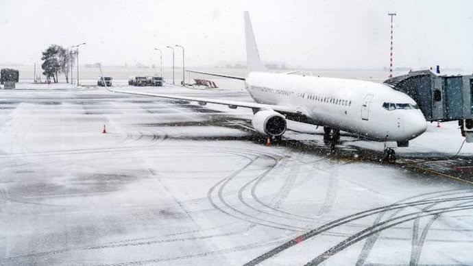 Air traffic from Kashmir suspended due to snowfall, All flights cancelled