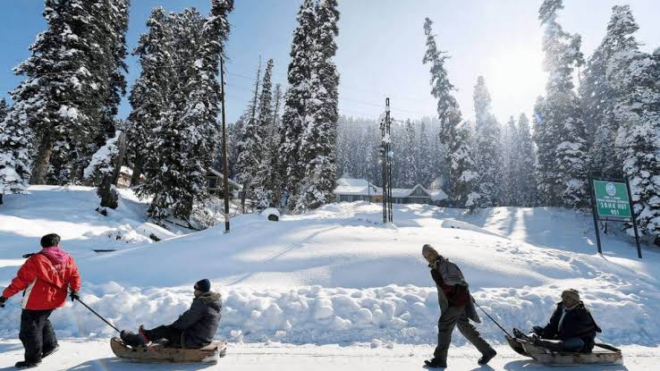 Night temp records jump, MeT issues ‘yellow warning’ amid wet spell forecast in J&K