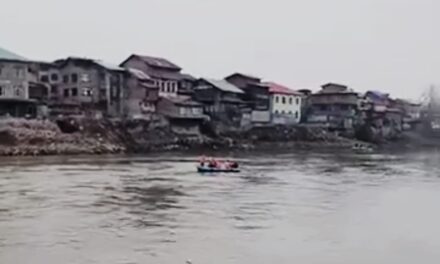 Search ops to retrieve body of Srinagar man from Jhelum enters day 2;Navy’s MARCOS commandos, SDRF, River police on job