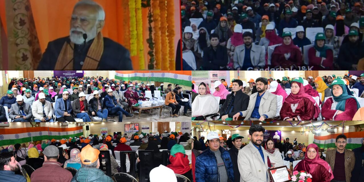 Distt Admin Gbl hosts Live Streaming of PM’s Viksit Bharat Viksit Jammu Kashmir Program from Srinagar