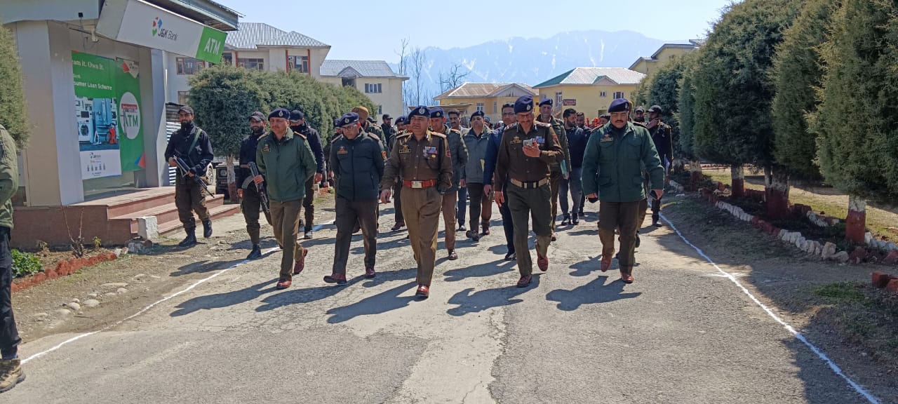 IGP Kashmir visits South Kashmir, chairs security review meeting in Kulgam