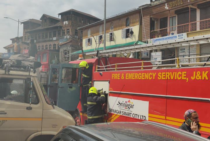 2 firemen injured in Bohri Kadal fire rescue operation