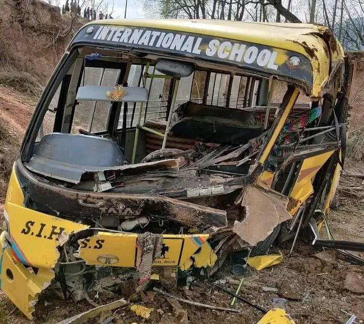 School Bus driver dies in Pampore road Mishap