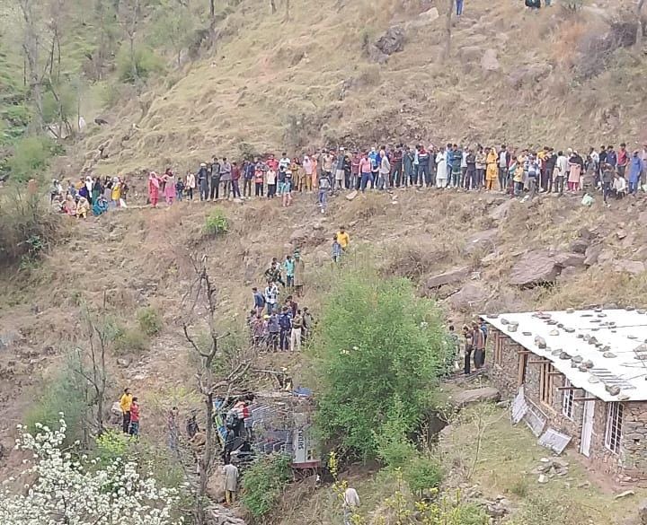 11 passengers injured in Poonch accident, hospitalized