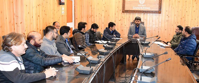DC Ganderbal discusses road safety measures on SANJY route via Baltal