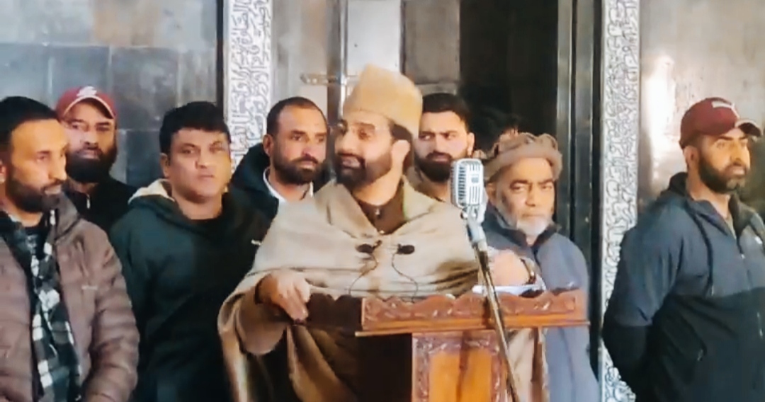 Mirwaiz allowed to offer Friday prayers at Jamia Masjid after 5 months
